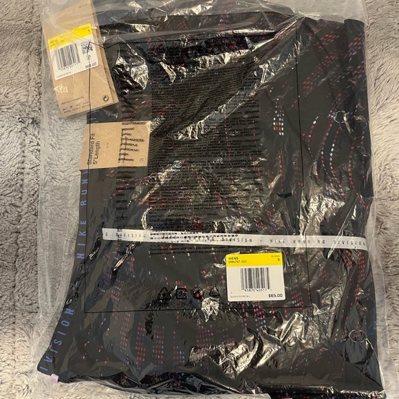 AUTHENTIC & SEALED NEW NWT! Nike Stride Mens 5” Psychic Purple Running shorts - Picture 2 of 7